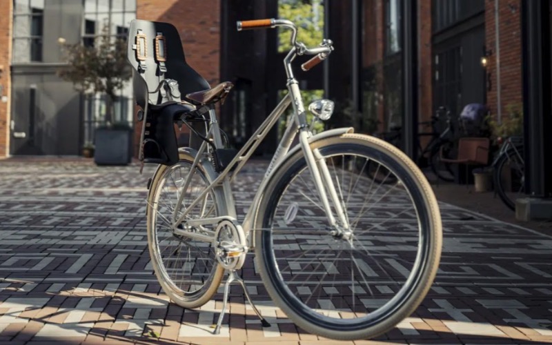 <p>Met een Urban Iki fietsstoeltje ga je samen met je kindje zorgeloos op pad. Veiligheid staat altijd voorop: beide modellen zijn 100% TÜV-gecertificeerd en uitgerust met een stevige 5-puntsgordel, zodat je kleintje altijd goed vastzit. Maar er is meer. Urban Iki combineert veiligheid met slim design, persoonlijke stijl en gebruiksgemak. Ontdek hieronder de verschillen tussen de Ta–ke en de U–me.</p>
