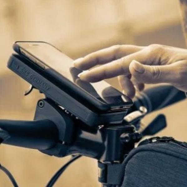 Telefoon op de fiets: Nieuwe wetgeving per 1 juli 2019